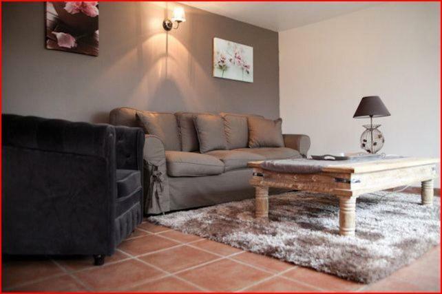 Villa Castel Maison-Table D'Hotes & Jardin-Refuge De Biodiversite Rillieux-la-Pape Екстериор снимка